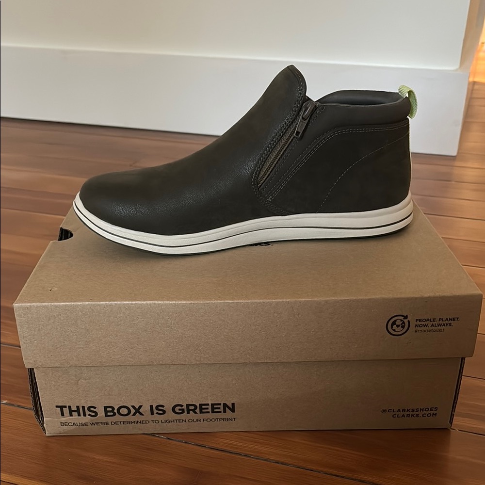 Clarks Men's Green Leather Shoes